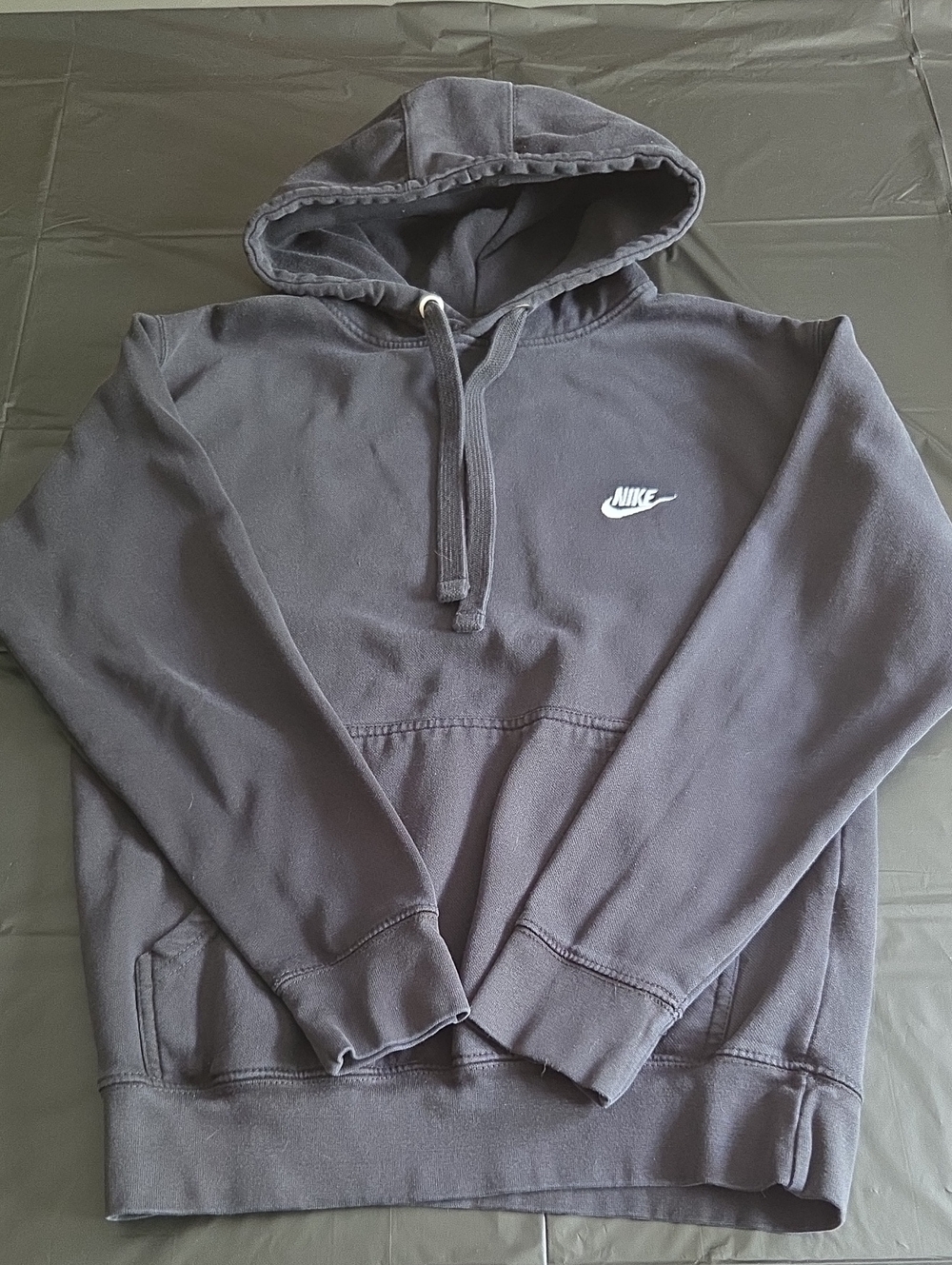 Nike Men's Dark Gray Pullover Hoodie with White Swoosh